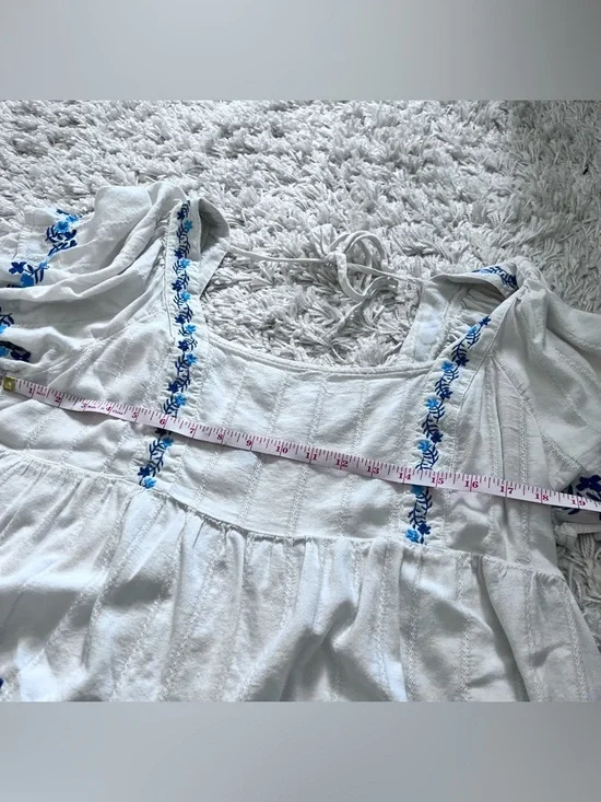 Old Navy Floral Embroidered Top - Picture 5 of 8